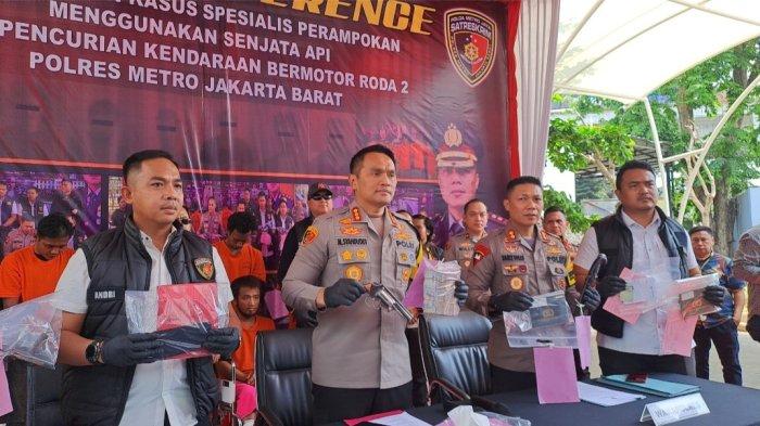 Kapolres Metro Jakarta Barat Kombes Syahduddi saat press conference di Mapolres Metro Jakarta Barat.