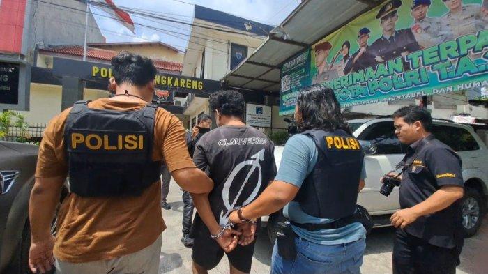 Kapolsek Cengkareng, Kompol Hasoloan Situmorang kala melakukan konferensi pers di Mapolsek Cengkareng, Jakarta Barat.