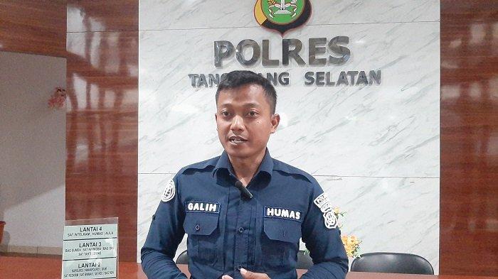 Kasie Humas Polres Tangerang Selatan, IPDA Galih memberikan keterangan terkait kasus KDRT.