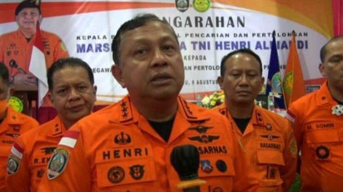 Cerita lengkap operasi suap Kepala Basarnas Marsdya TNI Henri Alfiandi tersangka korupsi Rp 88,3 Miliar dengan sandi operasi Dako. Foto Kepala Basarnas RI Marsdya TNI Henri Alfiandi saat diwawancarai wartawan di Kantor Basarnas Pekanbaru, Selasa (9/8/2022).