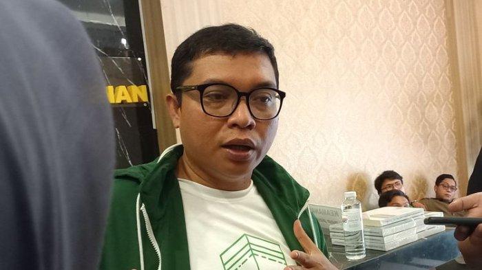 Ketua DPP Partai Persatuan Pembangunan (PPP) Achmad Baidowi atau Awiek menyatakan peluang aanya poros baru tertutup, setelah Demokrat resmi gabung ke Prabowo.