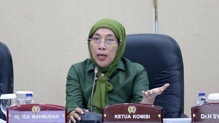 Ketua Komisi D DPRD Provinsi DKI Jakarta Ida Mahmudah geram mendengar ada guru honorer yang gajinya dipotong.