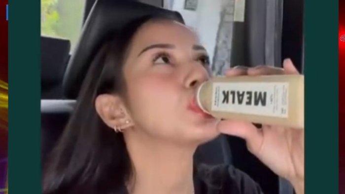 Pemain film dan sinetron Kirana Larasati memiliki cara untuk memenuhi kebutuhan fiber atau serat dalam tubuhnya. Disela kesibukan bekerja di lokasi syuting, Kirana Larasati memilih mengonsumsi minuman sorgum untuk memenuhi kebutuhan serat tubuhnya.