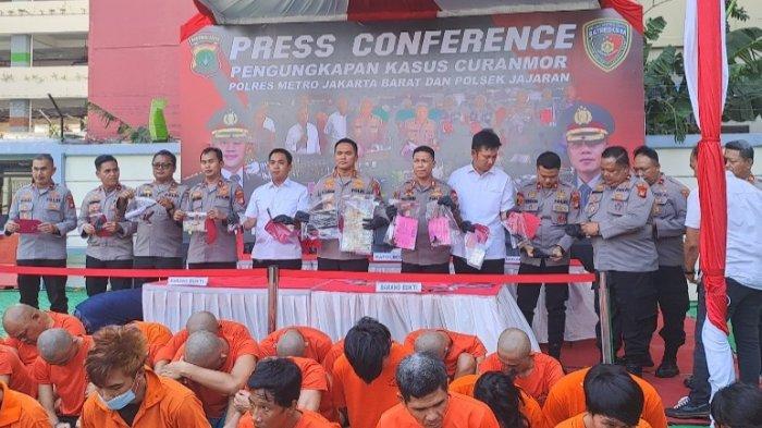 Kapolres Metro Jakarta Barat, Kombes Pol M Syahduddi dalam jumpa pers curanmor di Mapolres Metro Jakarta Barat, Senin (31/7/2023)
