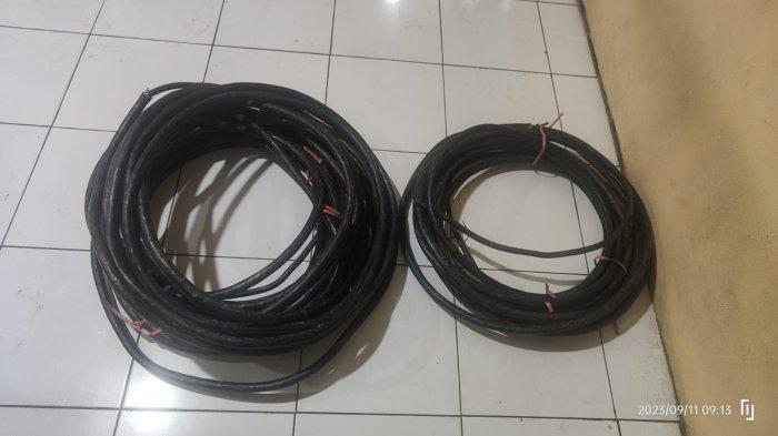Komplotan pencurian kabel yang berjumlah tiga orang berhasil diringkus Unit Reskrim Polsek Teluknaga saat beraksi di Distrik 28 Proyek Pasir Putih PIK 2, Desa Tanjung Pasir, Kecamatan Teluknaga, Kabupaten Tangerang.