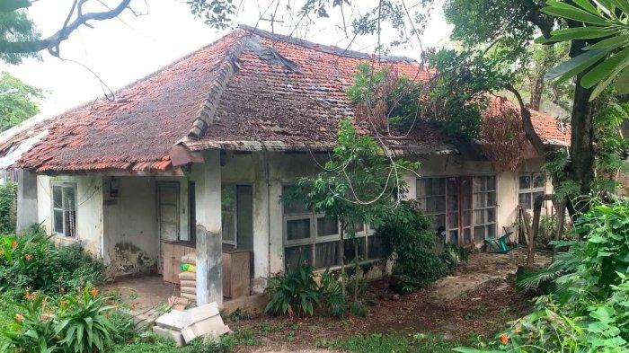 Kondisi rumah milik Lansia Bernadette Meity Harleni Soeleman, atau yang akrab disapa Oma Metia di Jalan Nangka 3, RT 11/02 Nomor 3, Cipete Utara, Kebayoran Baru, Jakarta Selatan pada Senin (18/11/2024).