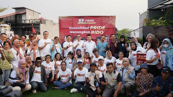 Relawan PRIDE Jakarta menggelar Konsolidasi PRIDE Menangkan Pasangan Ridwan Kamil - Suswono (RIDO) sebagai Cagub dan Cawagub DKI periode 2024-2029, di Sekretariat Relawan PRIDE Jakarta, Jl. Antena VI No.9, Gandaria Utara, Kec. Kebayoran Baru, Jakarta Selatan, Sabtu (19/10/2024).