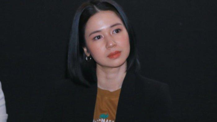 Aktris Laura Basuki di peluncuran trailer dan poster film Rumah Masa Depan di Bioskop XXI Lippo Mall Kemang, Jakarta Selatan, Kamis (9/11/2023).