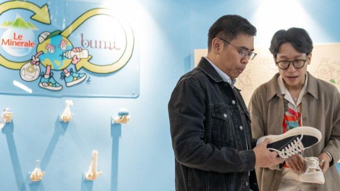 Le Minerale menggandeng salah satu brand sepatu lokal dan ramah lingkungan, Pijakbumi. Le Minerale dan Pijakbumi mengenalkan dan mengedukasi publik mengenai potensi transformasi sisa konsumsi botol PET menjadi barang baru yang fashionable tetapi tetap mengusung sustainable value. Kampanye edukasi ini dipamerkan di Brightspot Market 2023 yang kembali hadir di Plaza Senayan, Jakarta Pusat, pada 28 September hingga 1 Oktober dan 6 sampai 8 Oktober 2023.