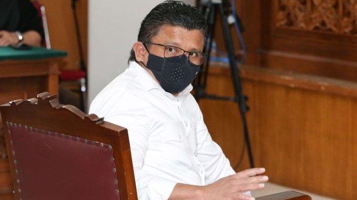 Terpidana kasus dugaan pembunuhan berencana terhadap Nofriansyah Yosua Hutabarat atau Brigadir J, Ferdy Sambo, bisa sedikit tersenyum, saat dengar putusan kasasi MA.