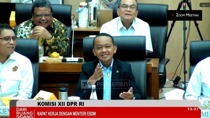 BAHLIL MARAH - Menteri ESDM RI Bahlil Lahadalia saat rapat kerja dengan Komisi XII DPR RI di Gedung DPR, Jakarta, Rabu (2/7/2025). Dalam rapat itu, Bahlil sempat memarahi Dirjen dan Dirut PLN mengenai ketidaksesuaian data soal jumlah desa yang menjadi objek swasembada energi.