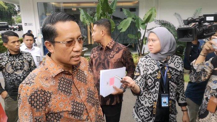 Menteri Hukum Supratman Andi Agtas mengatakan saat ini pemerintah Singapura sedang membereskan dokumen Paulus Tannos.