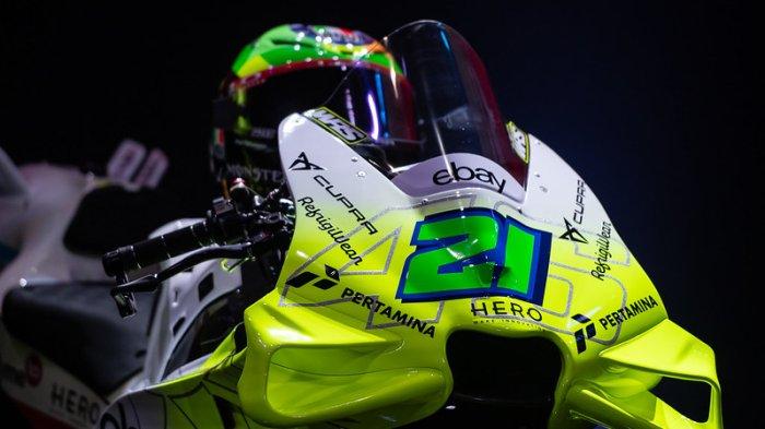Tampilan motor pembalap Pertamina Enduro VR46 Racing Team Franco Morbidelli untuk MotoGP 2025 diperlihatkan untuk pertama kalinya di Balai Kartini, Setiabudi, Jakarta Selatan, Sabtu (25/1/2025). Di bagian belakang nomor motor Morbidelli, terlihat angka 46 yang menjadi ciri khas Valentino Rossi semasa aktif sebagai pembalap.