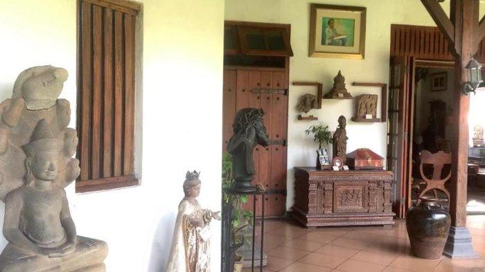 Museum di Tengah Kebun milik mendiang pengusaha Syarial Djalil di Jalan Kemang Timur, Jakarta Selatan gratis untuk umum.