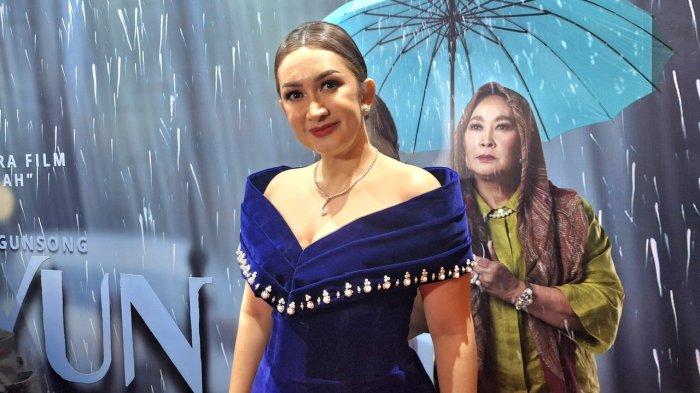 FIM TABAYYUN - Nafa Urbach ketagihan jadi produser. Kini produseri film Tabayyun Angkat Kisah drama percintaan soal kepastian.
