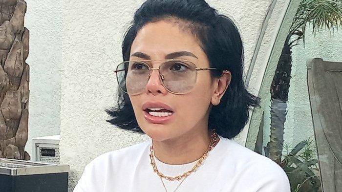 Nikita Mirzani dilaporkan ke polisi oleh Isa Zega. Ia dituding melakukan sumpah palsu di pengadilan.