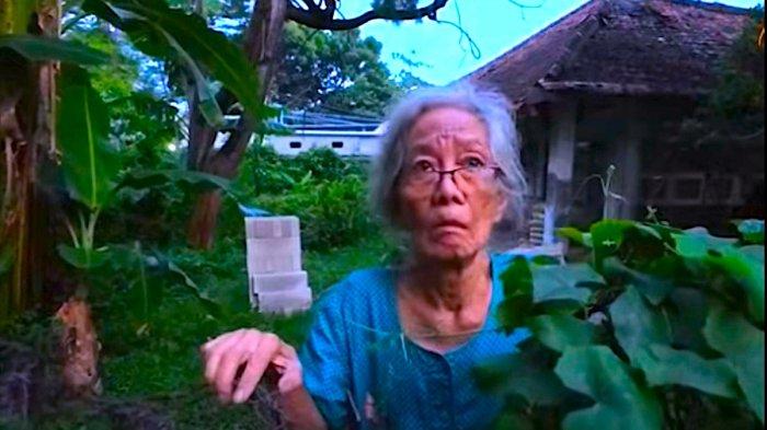 Oma Metia usia 82 tinggal sendirian tanpa sanak keluarga
