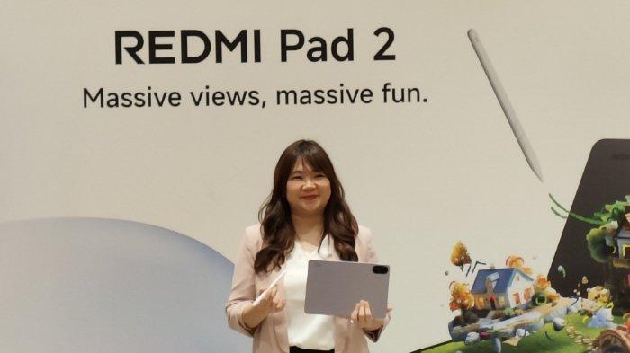 PR Manager Xiaomi Indonesia, Falencia Naoenz, saat peluncuran perangkat tablet Redmi Pad 2 di Jakarta, Kamis (3/7/2025).