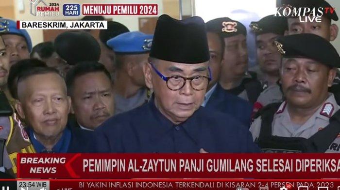 Setelah menjalani pemeriksaan di Bareskrim lebih dari 8 Jam, pimpinan Pondok Pesantren (Ponpes) Al-Zaytun, Panji Gumilang, akhirnya keluar dari ruang penyidik, Senin (3/7/2023) malam sekira pukul 23.00. Panji Gumilang diperiksa terkait dugaan penodaan agama yang dituduhkan pelapor kepadanya.