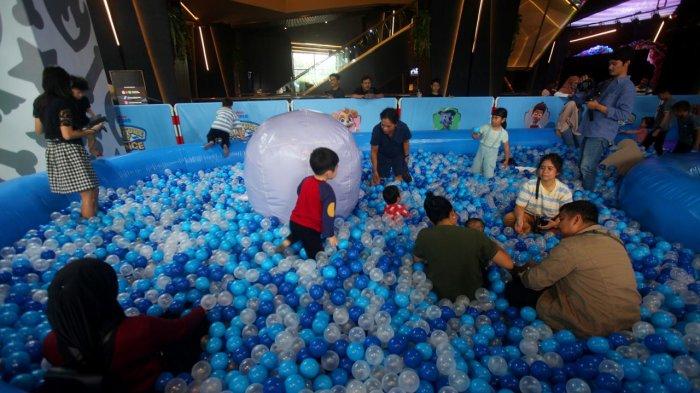 Paw Patrol Adventure Bay Bounce dibuka mulai 23 Desember 2024 hingga 6 April 2025 di Carstensz Mall, Serpong, Tangerang. Ini merupakan pop-up event sebagai destinasi hiburan, tempat bermain, sekaligus berkreativitas bagi si kecil dan orang tua.  
