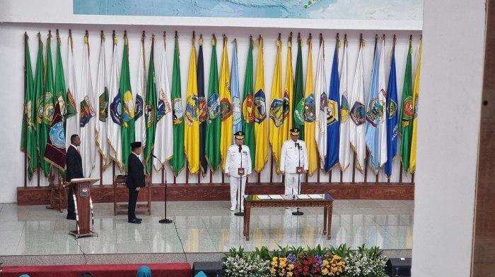 Pelantikan Teguh Setyabudi (kiri) sebagai Pj Gubernur DKI Jakarta dan Anwar Harun Damanik (kanan) sebagai Pj Gubernur Papua Tengah di Kemendagri, Jumat (18/10/2024).