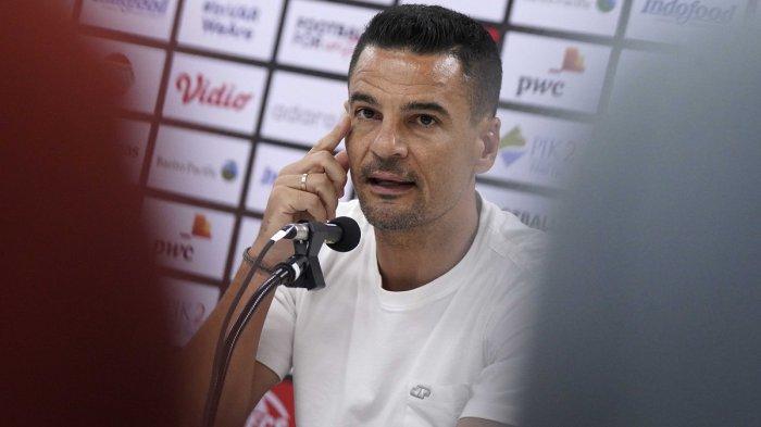 Pelatih Persija Jakarta Carlos Pena sedikit ragu untuk menurunkan kiper anyar mereka, Carlos Eduardo, saat jumpa Persita.