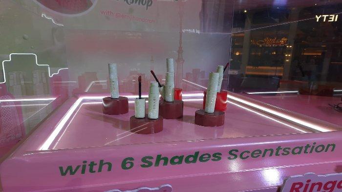 Peluncuran Hanasui Mattedorable Lip Cream Matcha Latte Edition di acara Matcha Beauty Town yang berlangsung pada 16 - 22 Oktober 2023 di Kota Kasablanka, Jakarta Selatan. Produk Lip Cream ini memiliki aroma Matcha Latte yang menyegarkan dengan 6 paduan warna yang cantik, yakni 01 Matchalicious, 02 Matchamallow, 03 Matchaciano, 04 Matchalover, 05 Matchablend dan 06 Matchachoco.