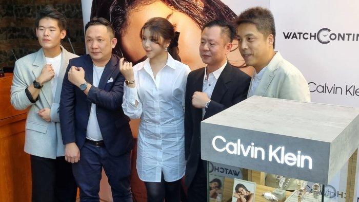 Peluncuran koleksi jam tangan Calvin Klein di Basque Bar de Tapas, Noble House, Kuningan, Jakarta, Selasa (19/3/2024).