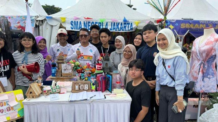 Plt Kepala Dinas Pendidikan DKI Budi Awaludin di acara exhibition siswa di Monas, Gambir, Jakpus, Minggu (9/6/2024).