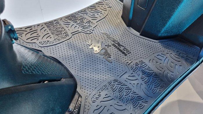 Polytron luncurkan motor listrik Fox-R Limited Edition di ajang BCA Expo yang berlangsung di ICE BSD, Tangerang, Jumat (16/8/2024). Fox-R Limited Edition merupakan motor dengan desain baru hasil kolaborasi bersama seniman graffiti yakni Darbotz.