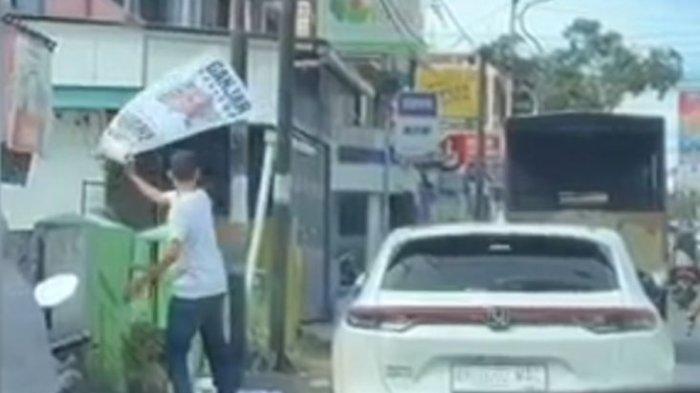 Poster Ganjar Pranowo di Kota Pematang Siantar, Sumatera Utara yang dipasang untuk menyambut kunjungan Ganjar malah diturunkan Sabtu (11/11/2023).