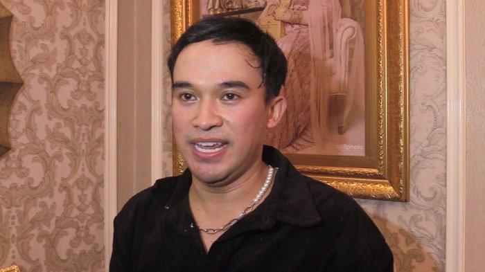 Presenter Anwar BAB belum lama ini menjalani umroh ke Tanah Suci untuk melakukan ibadah di Mekkah dan Madinah.
