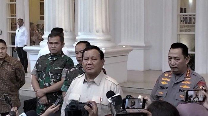 Presiden RI Prabowo Subianto usai hadiri rapat pimpinan (rapim) TNI-Polri di The Tribrata, Jalan Dharmawangsa III, Kebayoran Baru, Jakarta Selatan, Kamis (30/1/2025).