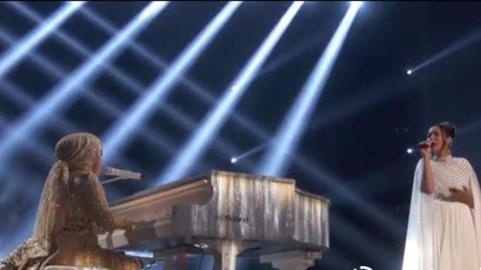 Penyanyi Putri Ariani bernyanyi duet dengan Leona Lewis melantunkan lagu Run di Result Show America's Got Talent (AGT) 2023, Kamis (28/9/2023) pagi waktu Indonesia. Aksi panggung Putri Ariani dan Leona Lewis di Result Show AGT 2023 begitu menakjubkan.
