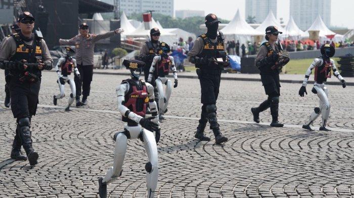 ROBOT HUMANOID POLRI - Dalam rangka perayaan HUT ke-79 Bhayangkara, Kepolisian Negara Republik Indonesia (Polri) memperkenalkan 25 unit robot humanoid dan robot anjing (K9). Irwasum Polri, Komjen Dedi Prasetyo mengatakan, keberadaan teknologi ini menjadi bukti komitmen Polri dalam modernisasi perangkat tugas untuk meningkatkan efisiensi, keselamatan personel, dan efektivitas pelayanan publik.