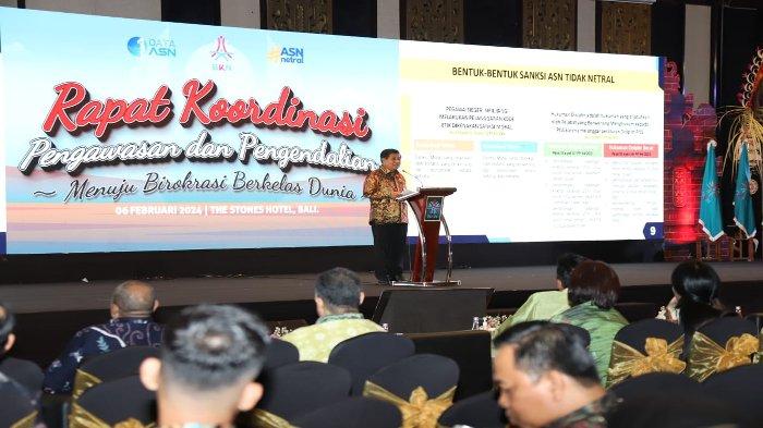 Sekjen Kemendagri Suhajar Diantoro hadiri Rakor Pengawasan dan Pengendalian Menuju Birokrasi Berkelas Dunia di Hotel Stones Legian Bali, Selasa (6/2/2024).