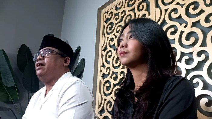 Raudhah Mariyah selaku kuasa hukum Rebecca Klopper menyebut pelaku penyebar video syur itu diduga karena motif sakit hati dan cemburu.
