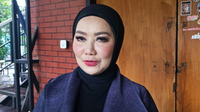 Penyanyi Reza Artamevia kembali tersandung kasus hukum, dia dilaporkan seseorang atas dugaan penipuan berlian senilai Rp 18,5 miliar