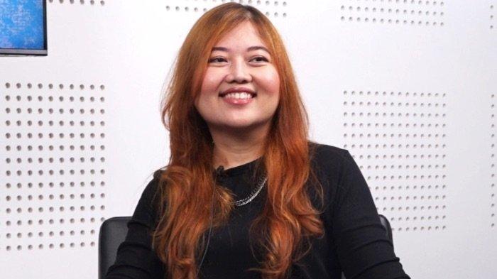 Penyanyi Riani Sovana berbincang mengenalkan single Menjadi di Redaksi Wartakotalive.com, Palmerah, Jakarta Pusat, Rabu (3/10/2023).