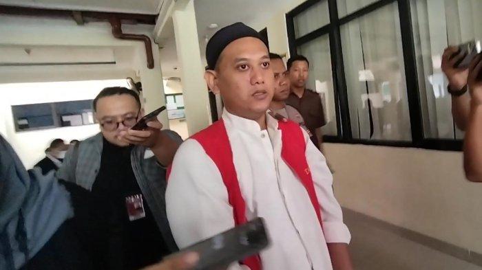 Rizky Novyandi Achmad keluar dari ruang persidangan usai mendengar putusan hukuman mati dari Majelis Hakim PN Kota Depok, Kamis (20/7/2023).