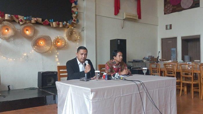 Ronny Talapessy gelar konferensi pers di kawasan Blok M, Kebayoran Baru, Jakarta Selatan, Jumat (10/3/2023) sore.