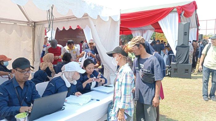 Suasana simulasi pemungutan dan penghitungan suara Pemilihan Kepala Daerah (Pilkada) 2024 di Lapangan SSB Metro Kukusan, Beji, Kota Depok pada Sabtu (7/9/2024).