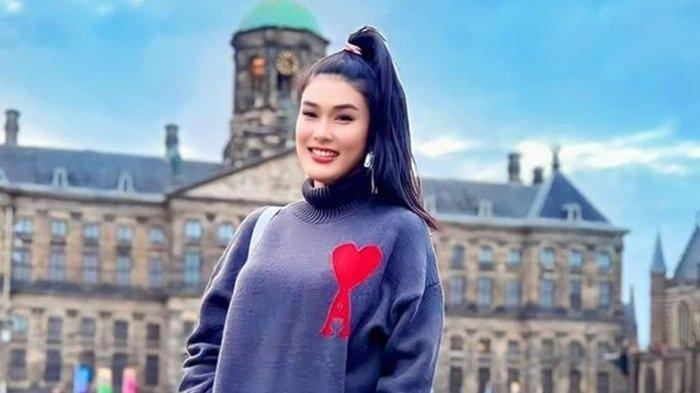 Stevie Agnecya, istri Anggi Pratama, dikabarkan meninggal dunia, Kamis (21/3/2024) sekitar pukul 19.35 di RSCM, Jakarta Pusat.