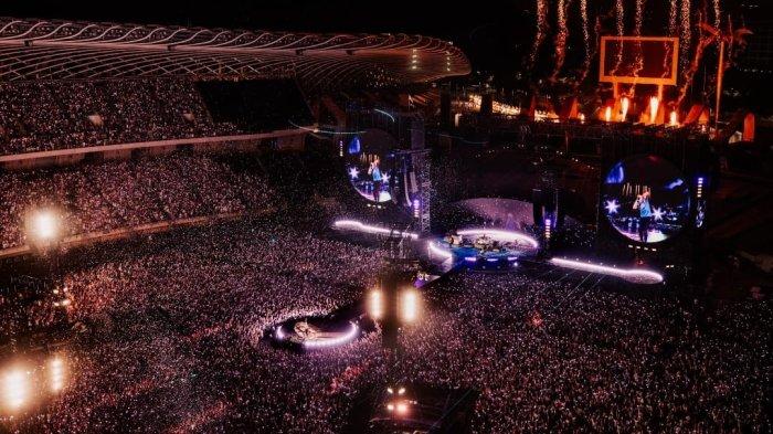 Suasana Konser kedua Coldplay bertajuk 'The Music of the Spheres' di Stadion Nasional Kaohsiung, Taiwan pada Minggu (12/11/2023).