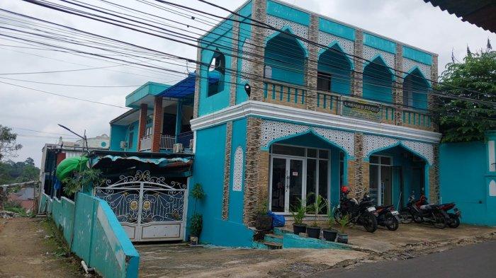 Suasana Majelis Nurul Mustofa, Jagakarsa, Jakarta Selatan, usai Habib Hasan Bin Ja'far Assegaf dinyatakan meninggal dunia, Rabu (13/3/2024)