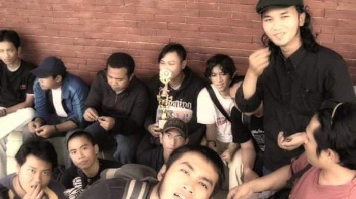 Suasana Tikma, selasar di depan koridor gedung IV Kampus IISIP pada tahun 2001