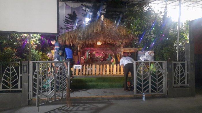 Suasnaa Gereja Katedral Bogor, Jawa Barat pada Selasa (24/12/2024).