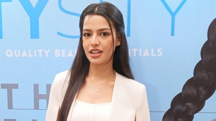 Pemain film dan sinetron Susan Sameh di Kebayoran Baru, Jakarta Selatan, Kamis (13/6/2024).