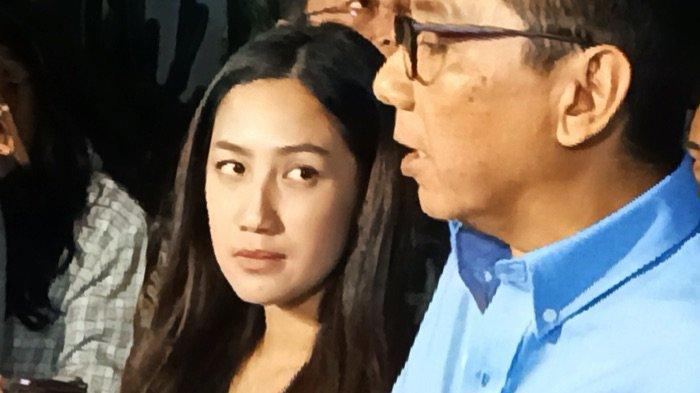 Pemain sinetron dan film Tamara Tyasmara menjalani tes kejiwaan atau assesmen psikologi forensik ditemani Sandy Arifin, pengacaranya, Kamis (15/2/2024). Pemeriksaan terkait kasus kematian Dante itu dilakukan Tamara Tyasmara di Polda Metro Jaya. 