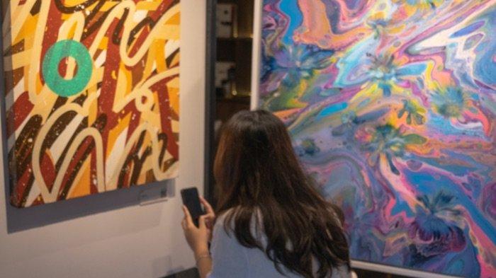 Galeri online bernama Tarte, bersama dengan eatery atau restoran bernama Wangsa, menggelar pameran kolektif selama dua bulan penuh mulai 9 September hingga 9 November 2023. Pameran kolektif bertajuk Tarte X Wangsa: A Color Play ini menghadirkan 32 lukisan dari 27 emerging artists. Tema 'A Color Play' memadukan warna-warna dari karya-karya lukis para seniman berbakat ini, dengan vibe Wangsa yang monokrom, zen dengan elemen batu-batuan.